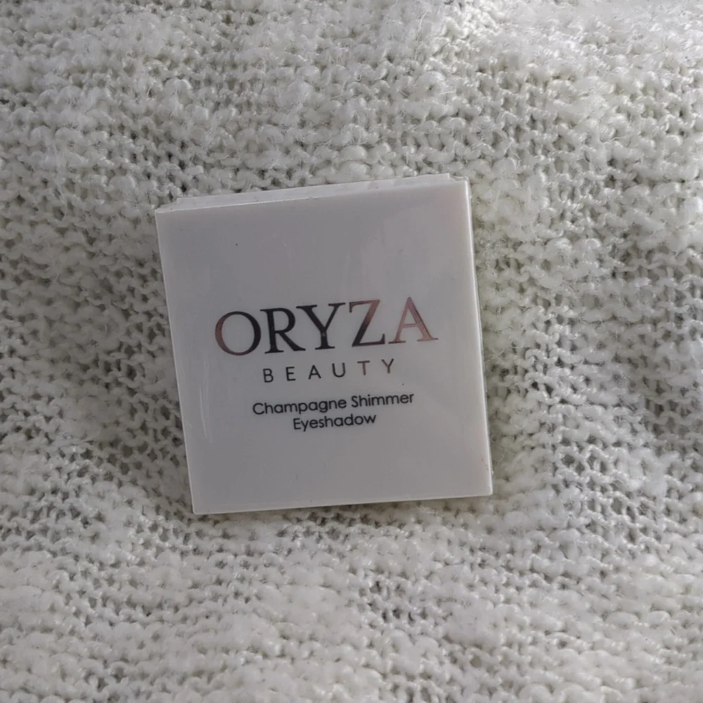 ORYZA BEAUTY Champagne Shimmer Eyeshadow quad palette, 8g/0.28oz